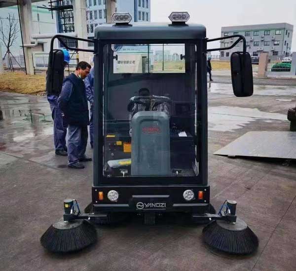 安徽揚子掃地車，全封閉式吸塵清掃